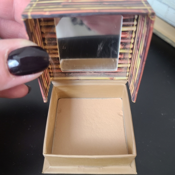 Benefit Hoola Bronzer in Light - Picture 2 of 2